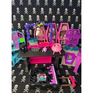 Monster High Large Lot of Mixed Playset Parts and Furniture